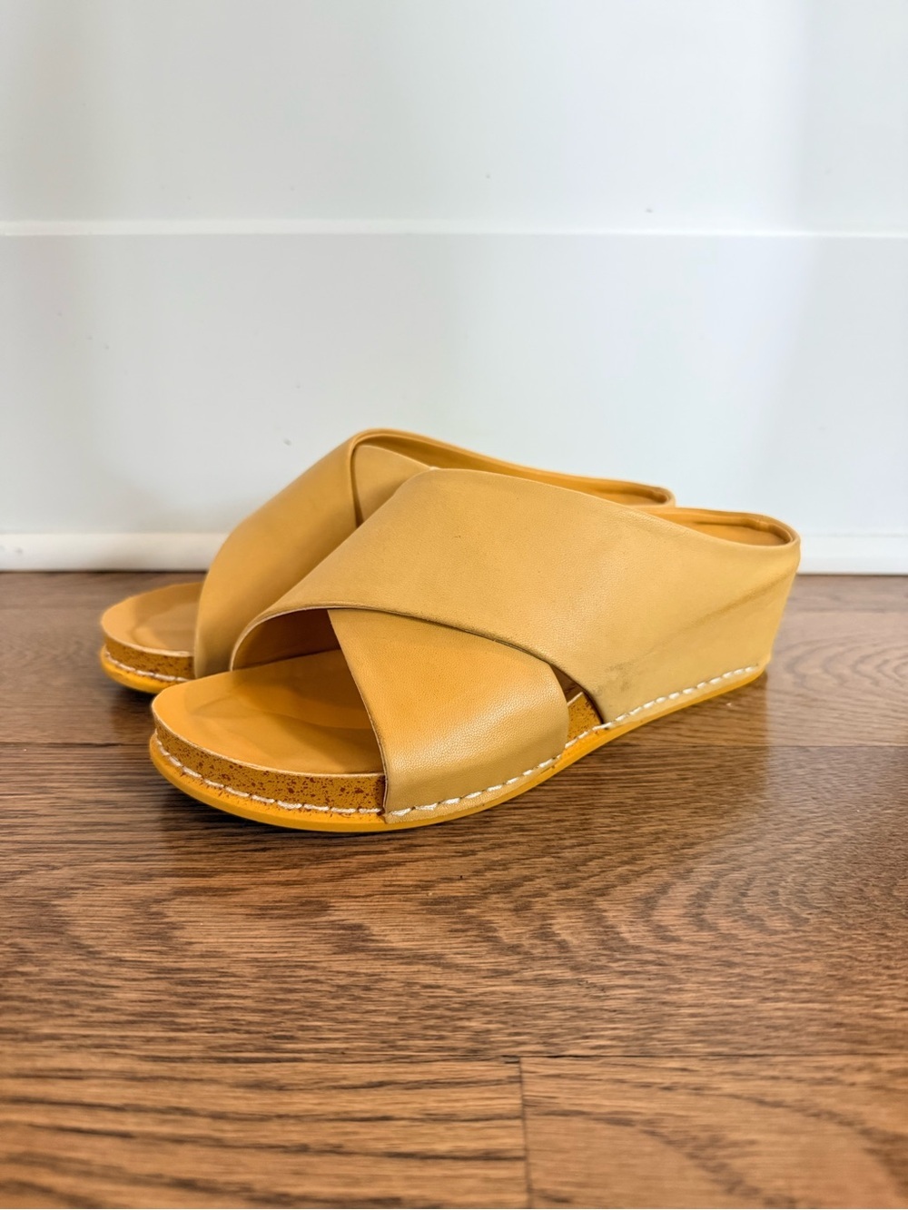 Ayalla by Antelope Daffodil Leather Cross Strap Slide Sandals EU 39 - Picture 4 of 9